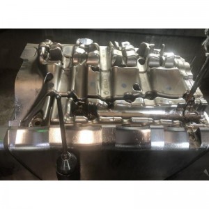 Auton painevalumuotti